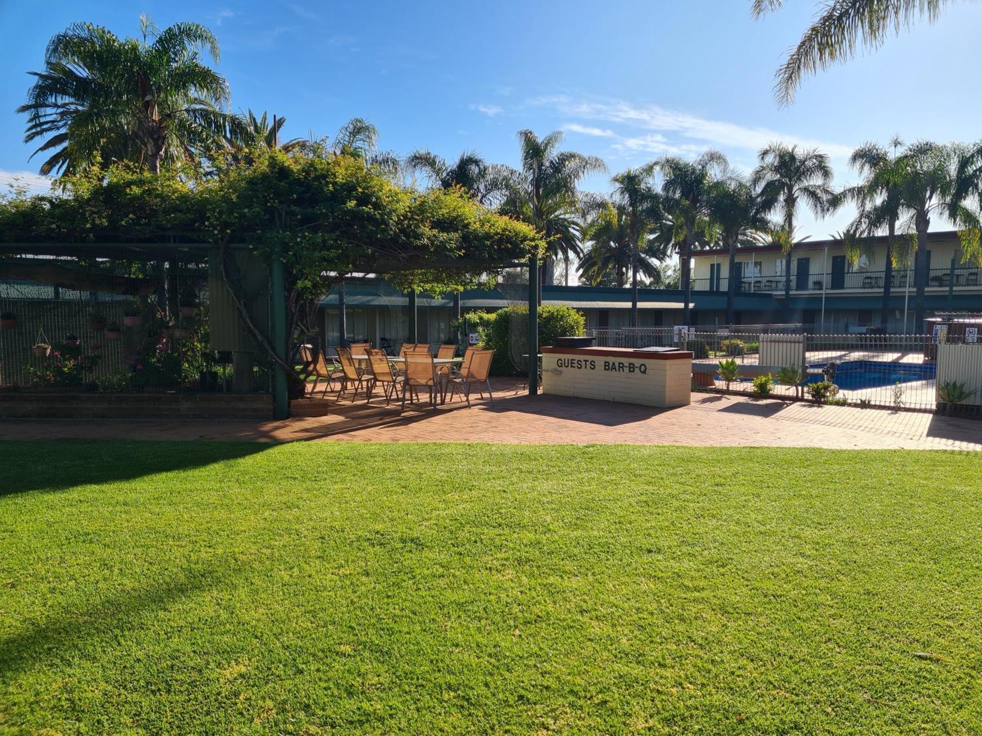 Motel Riverina Leeton Exterior photo