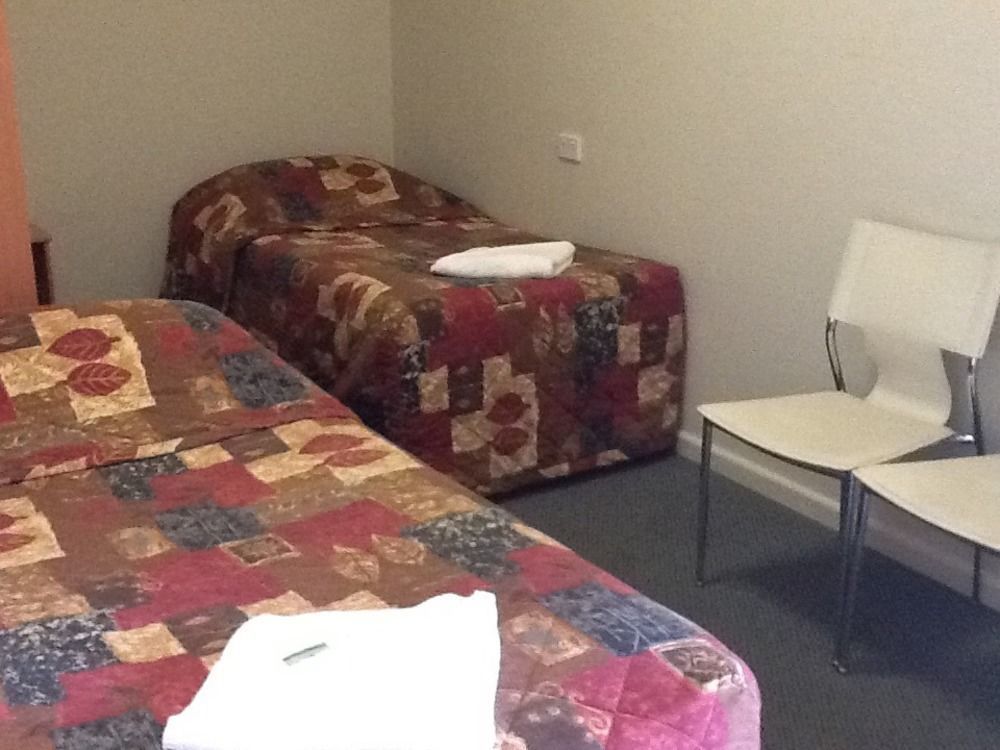 Motel Riverina Leeton Exterior photo