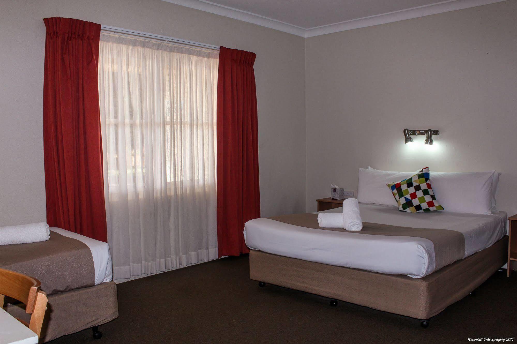 Motel Riverina Leeton Exterior photo