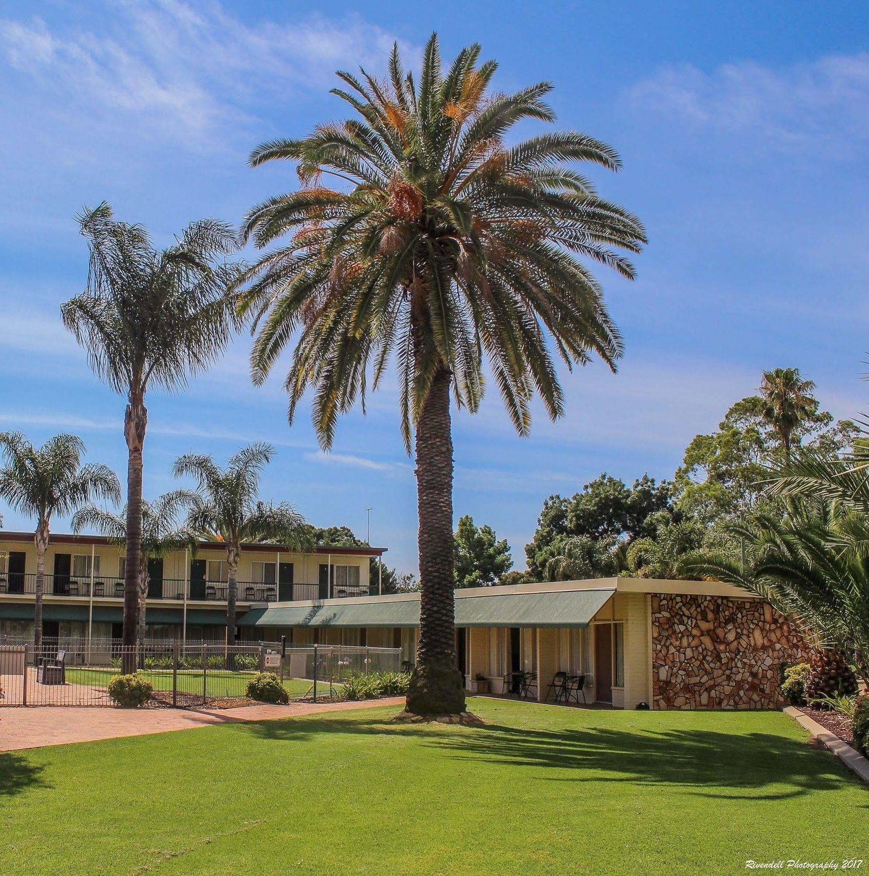Motel Riverina Leeton Exterior photo