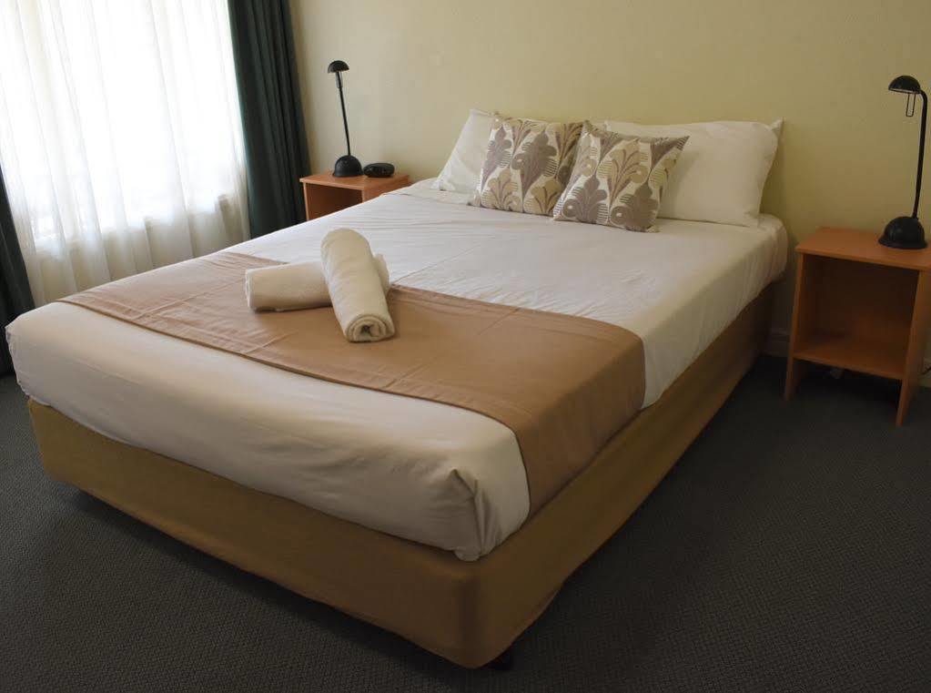 Motel Riverina Leeton Exterior photo